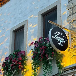 Konukevi Zeynep, Alaçatı